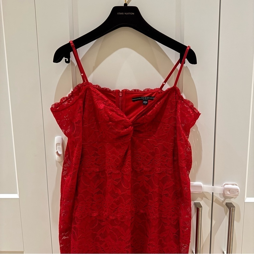 ✨GUESS Sexy Beautiful Off Shoulder Dress - Good
condition- Size Small✨ - Picture 8 of 15